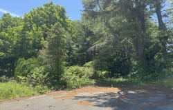 19 River Road, York, ME 03902
