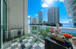 300 S BISCAYNE BLVD, Miami, FL 33131