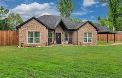 1002 Ouichita St, Carthage, TX 75633