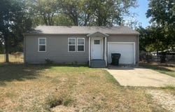 905 S Griffith Avenue, Aurora, MO 65605