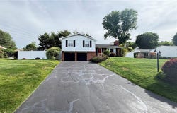 145 Lansdowne Dr, Coraopolis, PA 15108