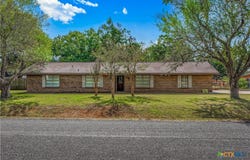 302 Brooks Road, Victoria, TX 77904