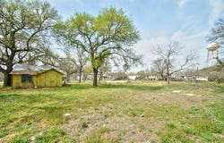 Wells St, Rocksprings, TX 78880