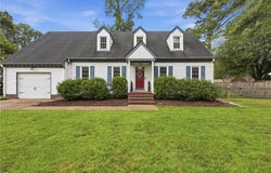 424 Pines Of Warrick Drive, Chesapeake, VA 23322