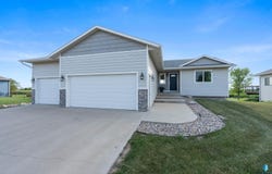 745 Fox Ct, Tea, SD 57064