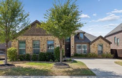 105 Bluewood Drive, Red Oak, TX 75154