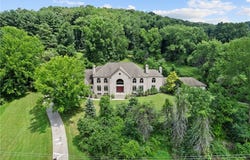 1060 Fox Chapel Road, Fox Chapel, PA 15238