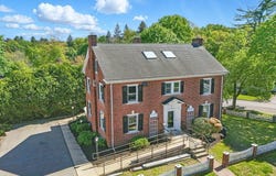 6 Windsor St, Andover, MA 01810
