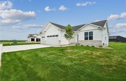1426 Echo Ridge Ln, Marion, IA 52302