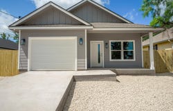147 W Pine, Granite Shoals, TX 78654