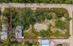 2 SE Seventh St, Steinhatchee, FL 32359