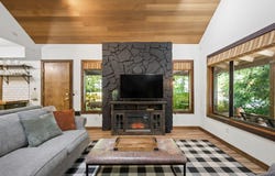 65582 E TIMBERLINE Dr, Rhododendron, OR 97049