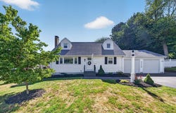 81 Juniper Dr, Norwood, MA 02062