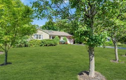 34 Aberdeen Road, Smithtown, NY 11787