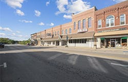 107 S Franklin St, Manchester, IA 52057