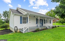 4 HUNTINGDON Lane, BOYCE, VA 22620