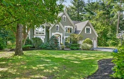 4 Chippy Ln, Andover, MA 01810