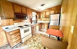 28 S Grove Avenue, Reedsville, WV 26547