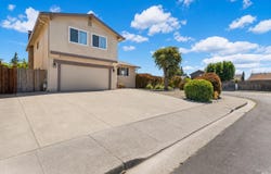725 Park Lane, Petaluma, CA 94954