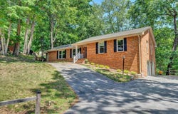 4189 Toddsbury Dr, Vinton, VA 24179