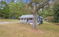 559 Donahoo Road SE, Silver Creek, GA 30173