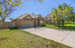 1502 Jane Lane, West, TX 76691
