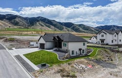 1138 E 200 N, Hyde Park, UT 84318