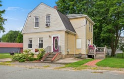 10 Sumner Ave, Middleboro, MA 02346