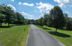 914 MEADOWBREEZE, LANCASTER, PA 17601
