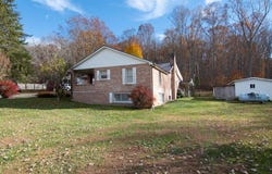 76 Redbud Ln, Hinton, WV 25951