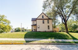 525 N 7th Street, Atchison, KS 66002