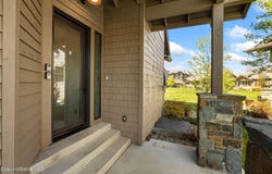 563 Lakeshore Ave, Dover, ID 83825