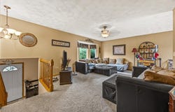 108 richland, Urbana, IA 52345