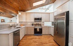 2407 E HUNTS END Dr, Sandy, UT 84092