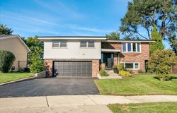 9248 S 89th Avenue, Hickory Hills, IL 60457