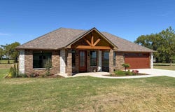 310 E Apache St., Medford, OK 73759