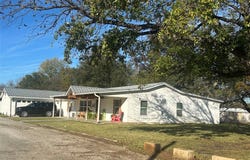 101 Twin Creek Road, Comanche, TX 76442