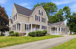 10 Wolcott Ave, Andover, MA 01810