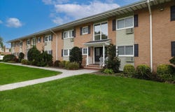 41 Mildred Place, North Babylon, NY 11703