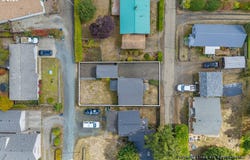830 E 10TH St, Coquille, OR 97423