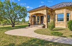 230 Casarez Rd, Pleasanton, TX 78064