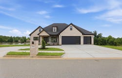 7636 S Shoreline Blvd, Benton, AR 72019