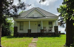700 S Adams St, Charleston, AR 72933