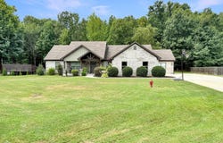305 Sandy Creek Dr, Ward, AR 72176