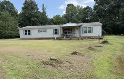 690 Mann Rd, HOLLOW ROCK, TN 38342