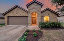 499 Eagle Brook Ln, Buda, TX 78610