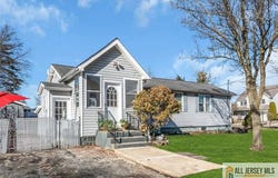 18 Avenue B, Helmetta, NJ 08828