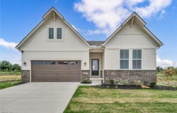 824 Colesbourne Circle, Green, OH 44685