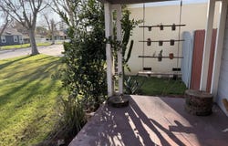 1072 E Sycamore Avenue E, Tulare, CA 93274