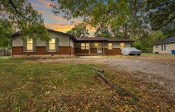 2224 N Clifton Avenue, Springfield, MO 65803